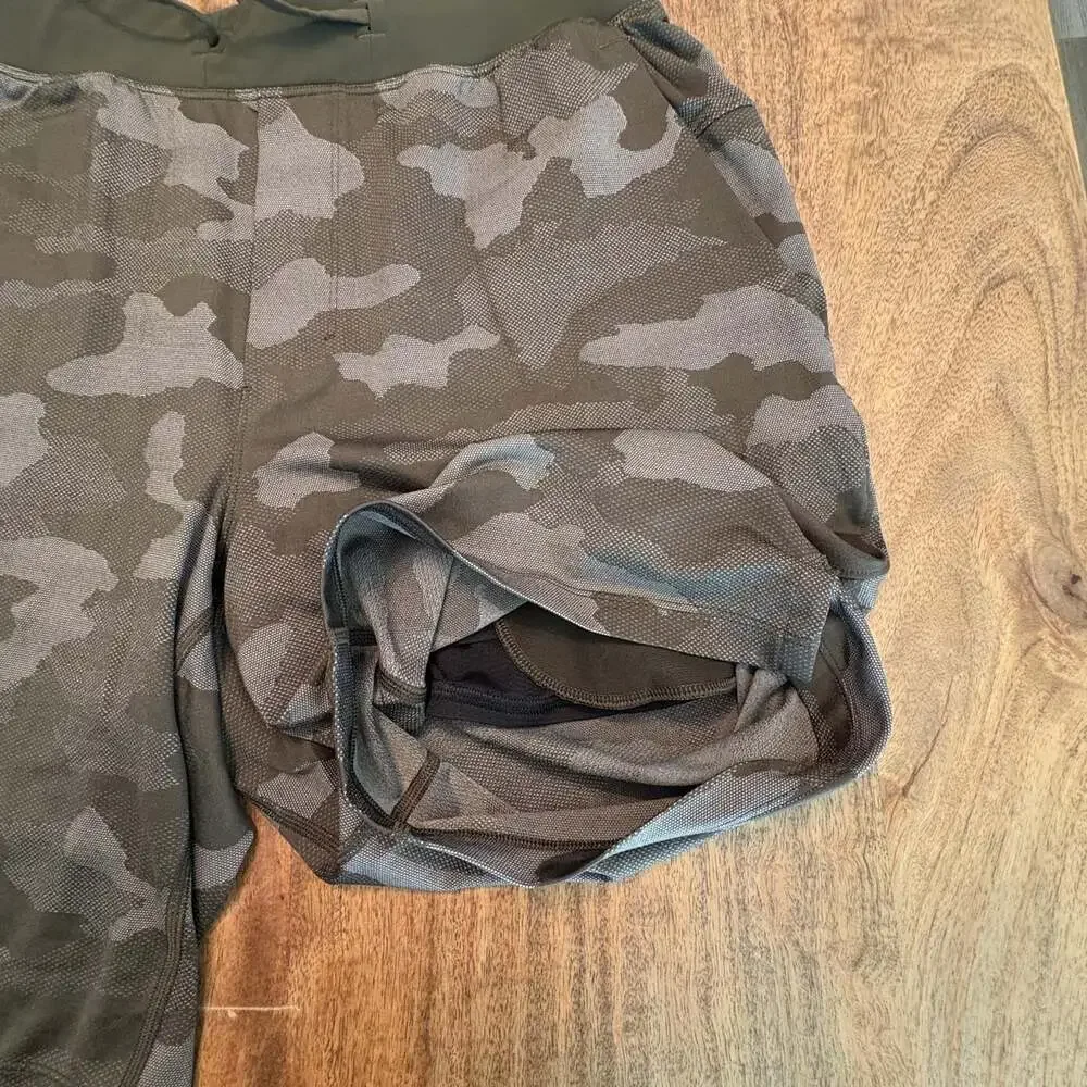 Lululemon Shorts Mens Medium Green Camo Lined 9 Inch Inseam Lined Drawstring